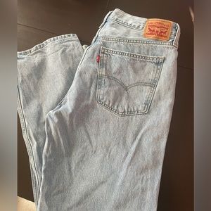 Women’s Levi jeans